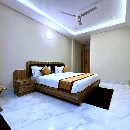 Hotel Vrinda Niddhivan ! Fully Ac, Prem Mandir At Walking Distance ! Just Near The Iskcon Temple Вріндаван Екстер'єр фото