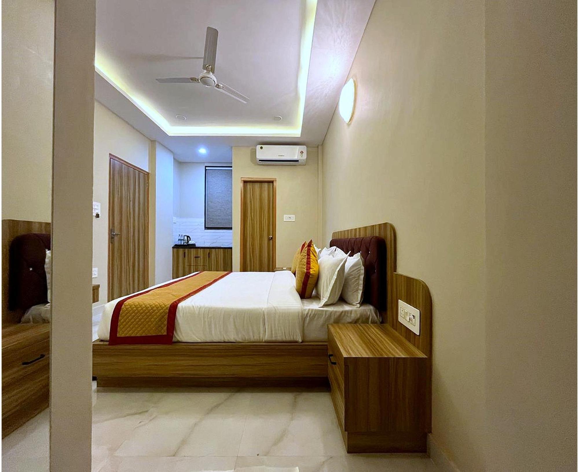 Hotel Vrinda Niddhivan ! Fully Ac, Prem Mandir At Walking Distance ! Just Near The Iskcon Temple Вріндаван Екстер'єр фото