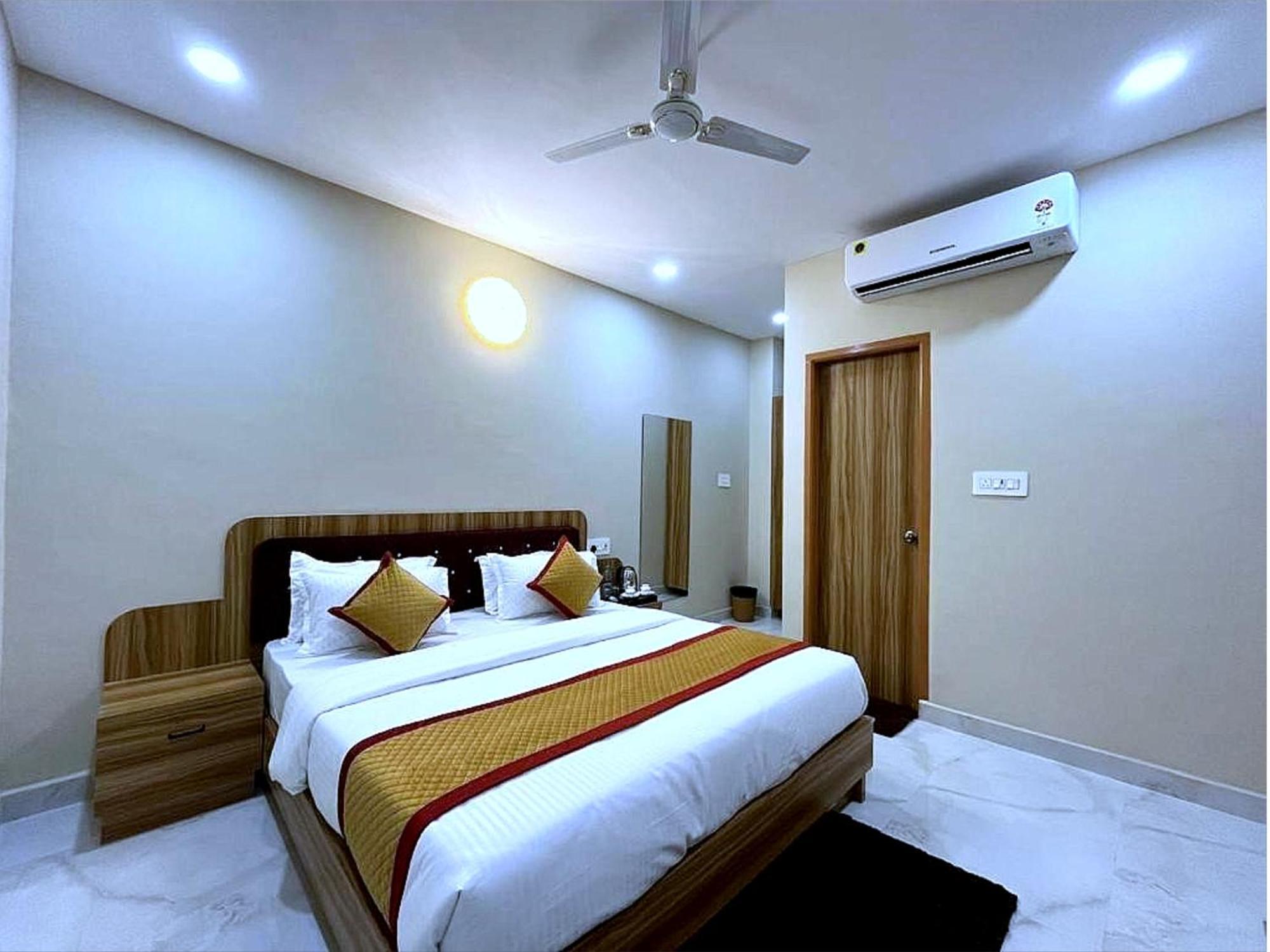 Hotel Vrinda Niddhivan ! Fully Ac, Prem Mandir At Walking Distance ! Just Near The Iskcon Temple Вріндаван Екстер'єр фото
