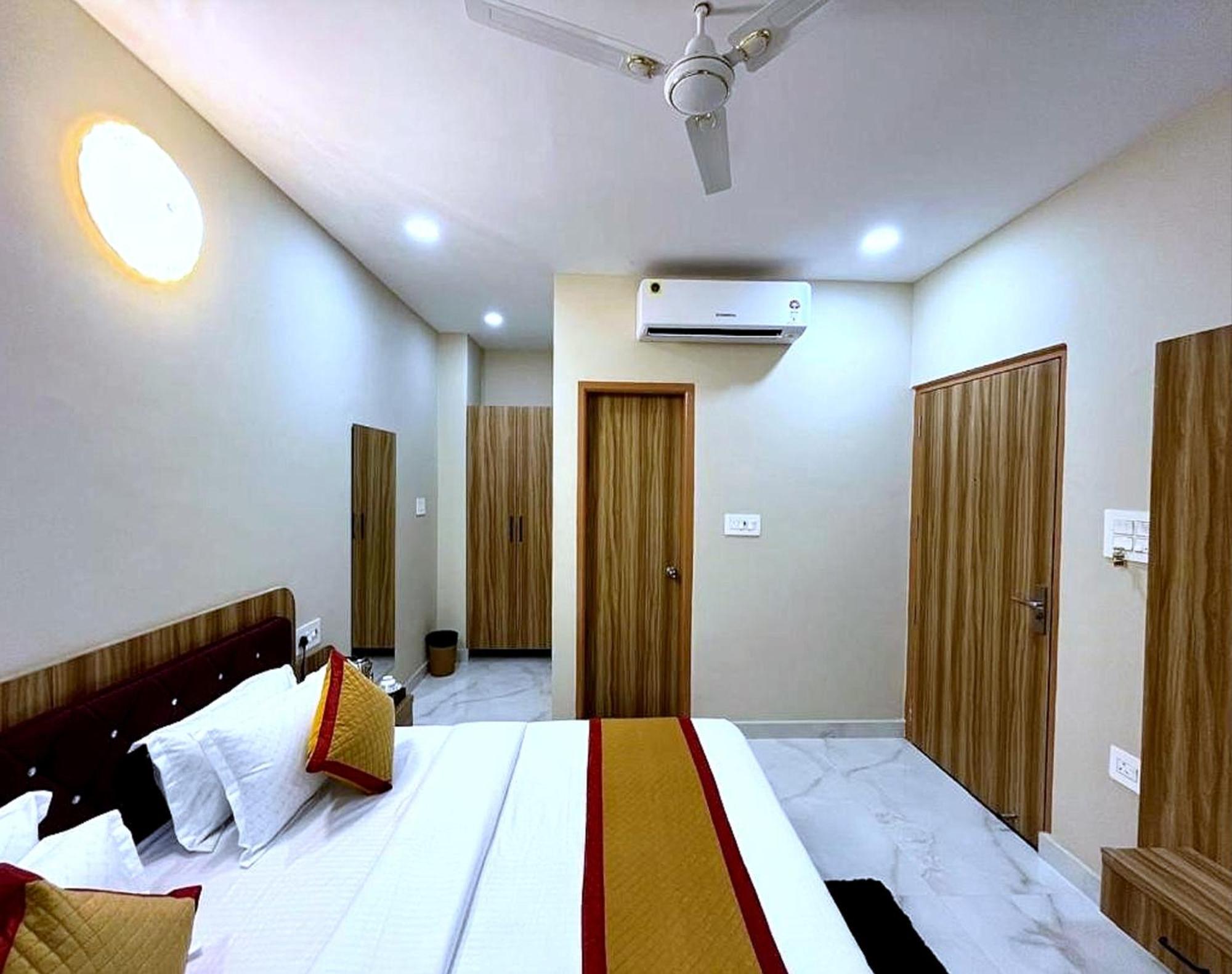 Hotel Vrinda Niddhivan ! Fully Ac, Prem Mandir At Walking Distance ! Just Near The Iskcon Temple Вріндаван Екстер'єр фото