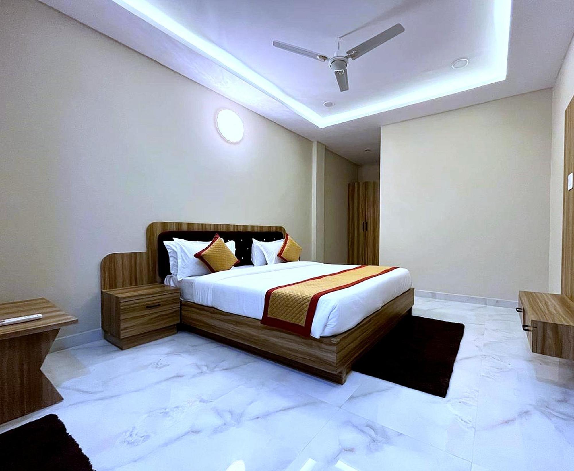 Hotel Vrinda Niddhivan ! Fully Ac, Prem Mandir At Walking Distance ! Just Near The Iskcon Temple Вріндаван Екстер'єр фото