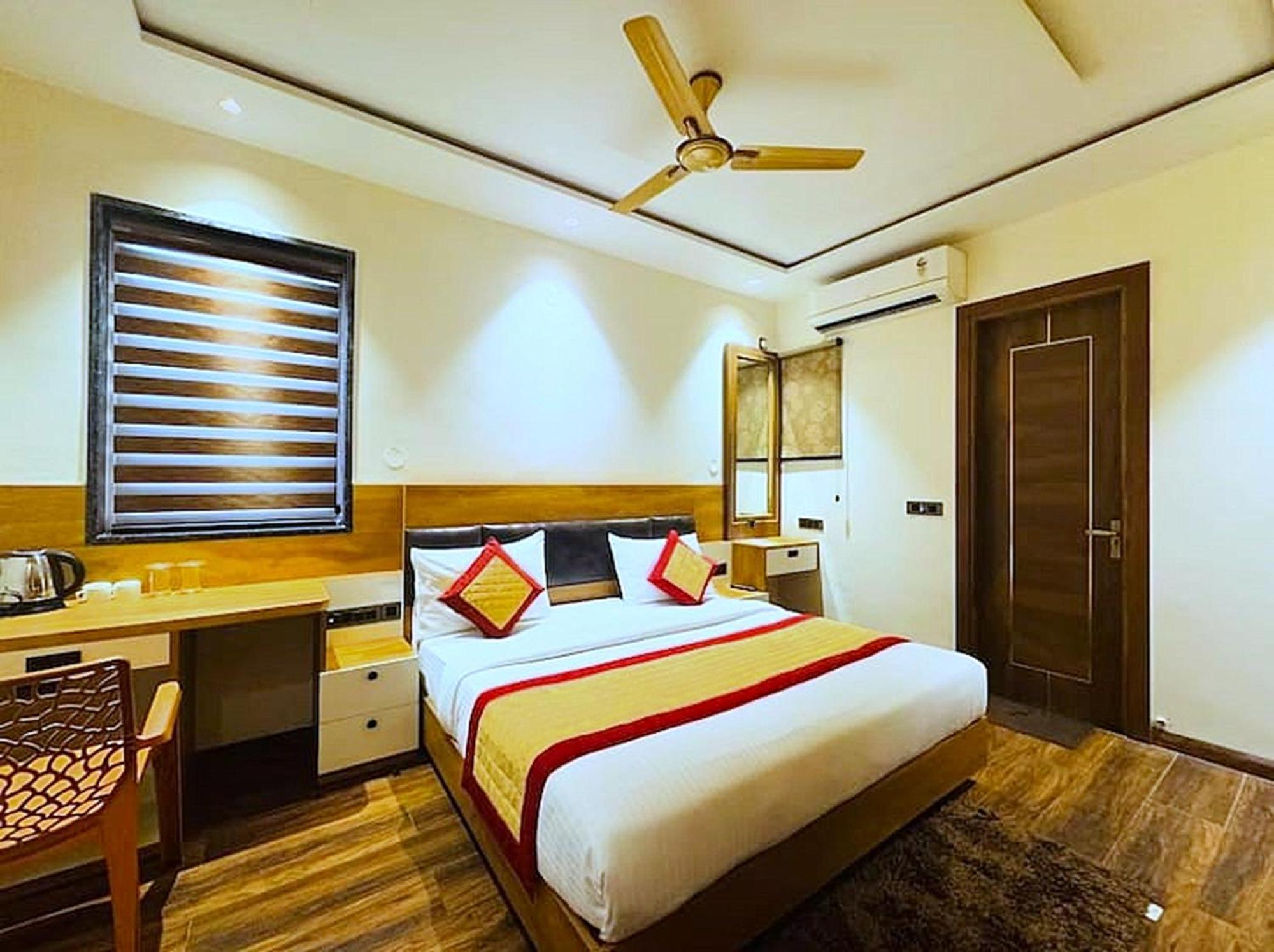 Hotel Vrinda Niddhivan ! Fully Ac, Prem Mandir At Walking Distance ! Just Near The Iskcon Temple Вріндаван Екстер'єр фото