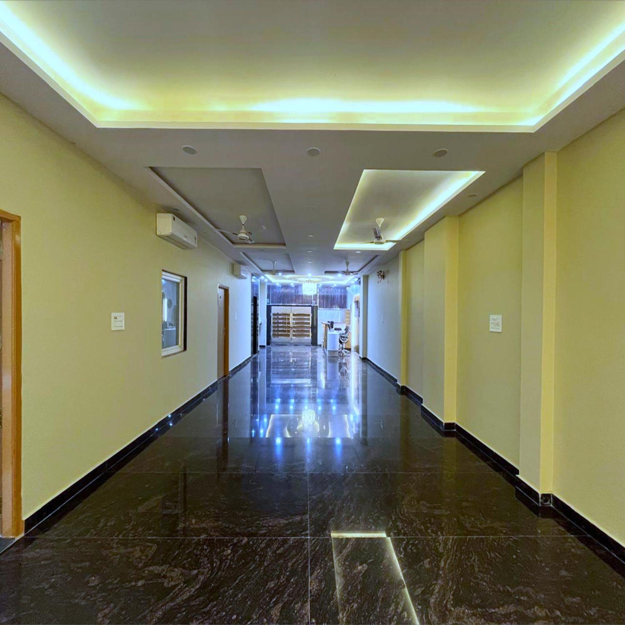 Hotel Vrinda Niddhivan ! Fully Ac, Prem Mandir At Walking Distance ! Just Near The Iskcon Temple Вріндаван Екстер'єр фото